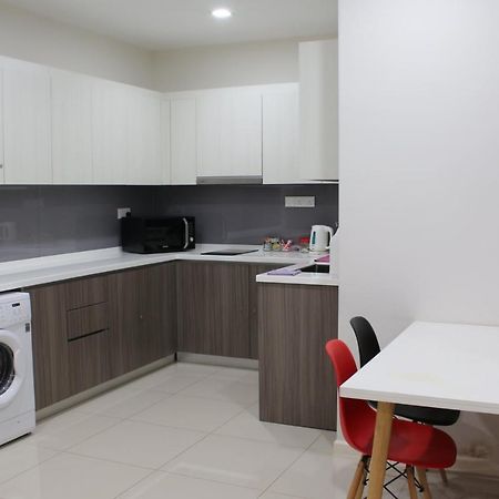 ג'והור בהרו Suasana Suites D'Homestay Jb Town מראה חיצוני תמונה