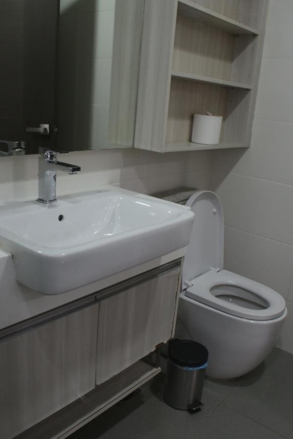 ג'והור בהרו Suasana Suites D'Homestay Jb Town מראה חיצוני תמונה